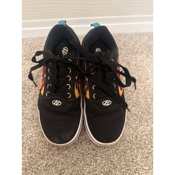 Heelys Pro 20 Prints Youth Skate Shoes in Black/Red Flames, sz 2 - Picture 4 of 9